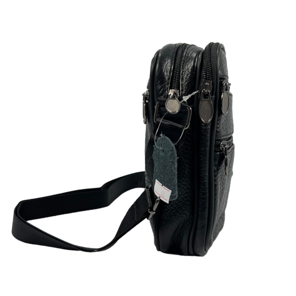 Сумка через плечо из натуральной кожи, 5 отделов, застежка на молнии, черная Сумка через плечо из натуральной кожи, 5 отделов, застежка на молнии, черная