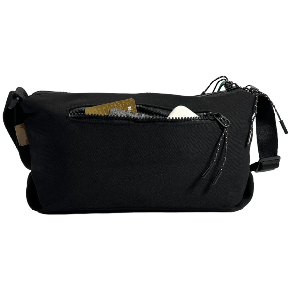 Стильная и современная сумка через плечо на два отделения, застежка на молнии, черная Стильная и современная сумка через плечо на два отделения, застежка на молнии, черная