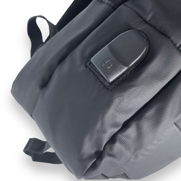 Рюкзак міський, 13 л, три відділення, фронтальна кишеня, USB+кабель, колір чорний