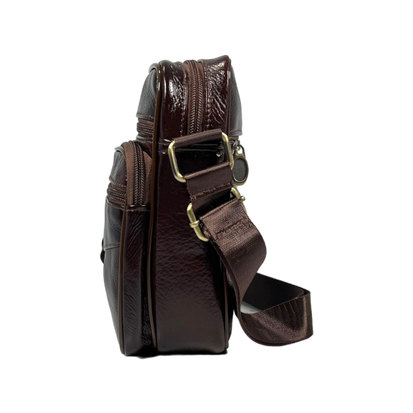 Стильная сумка через плечо, цвет коричневый, 4 отделения. Стильная сумка через плечо, цвет коричневый, 4 отделения.