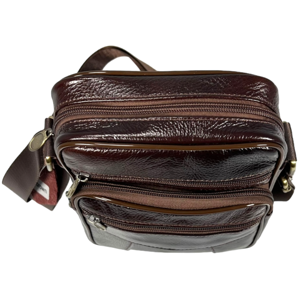 Стильная сумка через плечо, цвет коричневый, 4 отделения. Стильная сумка через плечо, цвет коричневый, 4 отделения.