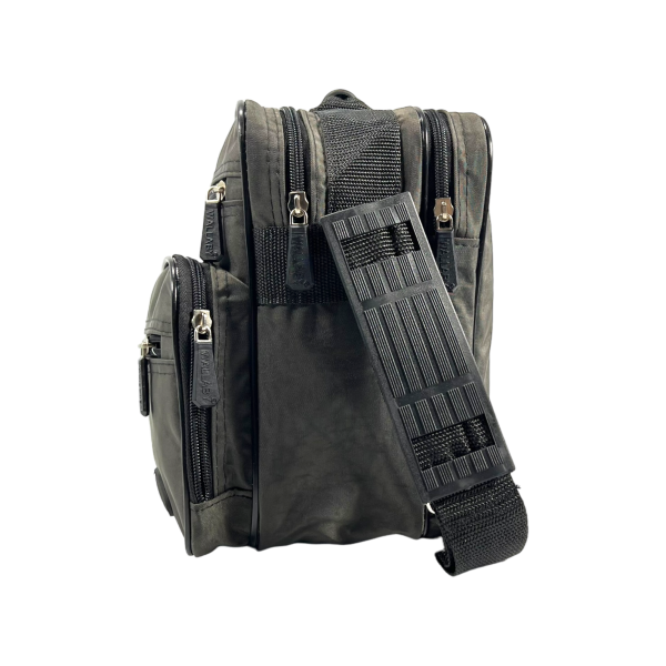 Вместительная и комфортная сумка через плечо на пять отделений, 12 л, хаки Вместительная и комфортная сумка через плечо на пять отделений, 12 л, хаки