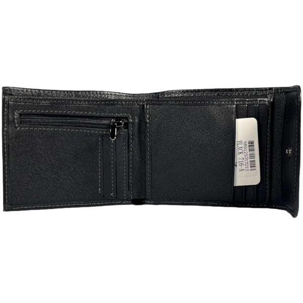 Стильный мужской кошелек из натуральной кожи, цвет черный.