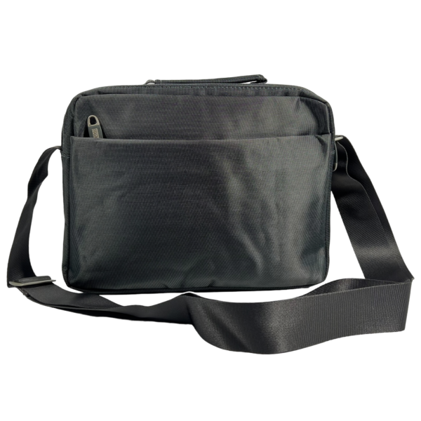 Текстильная сумка через плечо на четыре отделения, застежка на молнии, черная Текстильная сумка через плечо на четыре отделения, застежка на молнии, черная