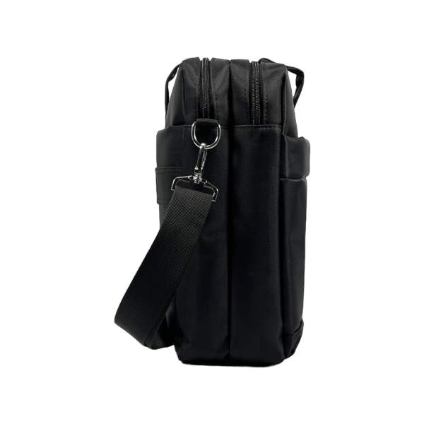 Сумка для ноутбука на три отделения, вмещающая ноутбуки диагональю до 18.4, черная Сумка для ноутбука на три отделения, вмещающая ноутбуки диагональю до 18.4, черная