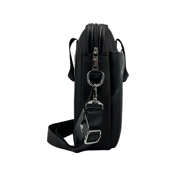 Вместительная и стильная мужская сумка через плечо на два отделения, цвет черный Вместительная и стильная мужская сумка через плечо на два отделения, цвет черный