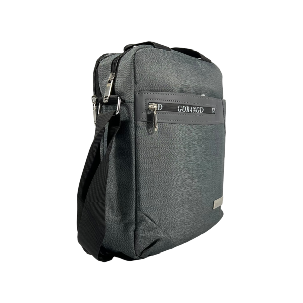 Сумка через плечо на четыре отделения изготовлена из качественного текстиля, серая Сумка через плечо на четыре отделения изготовлена из качественного текстиля, серая