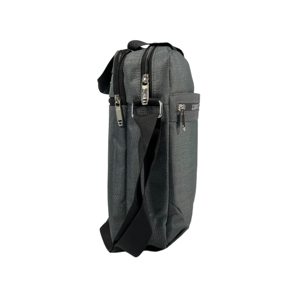 Сумка через плечо на четыре отделения изготовлена из качественного текстиля, серая Сумка через плечо на четыре отделения изготовлена из качественного текстиля, серая