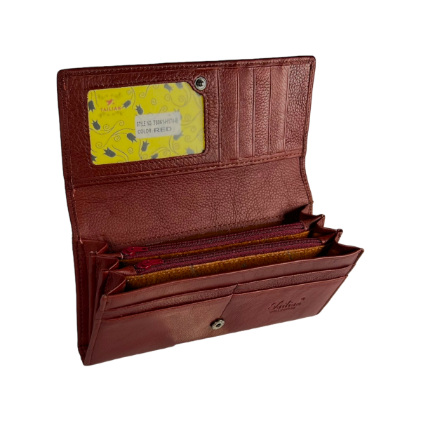 Кожаный женский кошелек с кнопочной застежкой