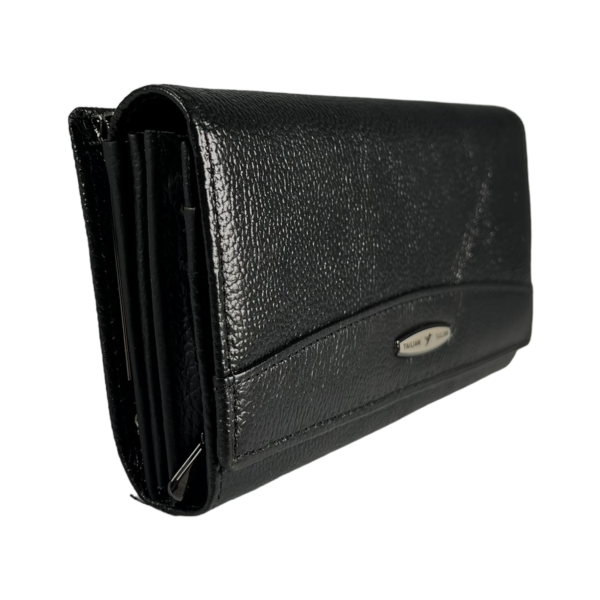 Черный элегантный кожаный кошелек с застежкой на кнопке