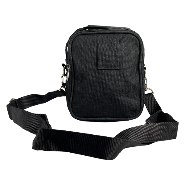 Компактная сумка через плечо на четыре отделения классического черного цвета Компактная сумка через плечо на четыре отделения классического черного цвета