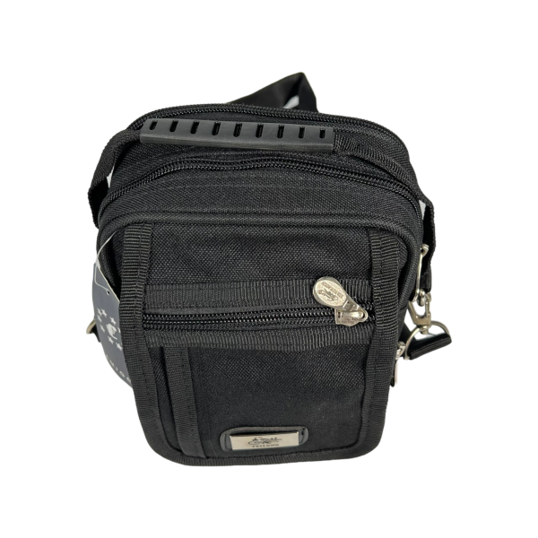 Компактная сумка через плечо на четыре отделения классического черного цвета Компактная сумка через плечо на четыре отделения классического черного цвета