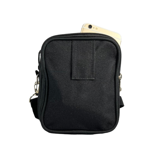 Компактная сумка через плечо на четыре отделения классического черного цвета Компактная сумка через плечо на четыре отделения классического черного цвета