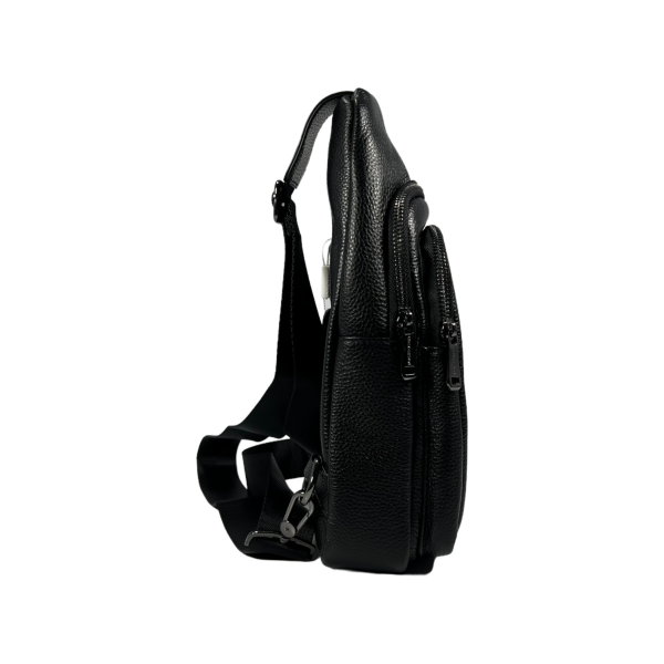 Кожаная мужская сумка-слинг на три отделения черного цвета Кожаная мужская сумка-слинг на три отделения черного цвета