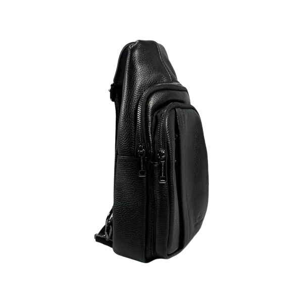 Кожаная мужская сумка-слинг на три отделения черного цвета Кожаная мужская сумка-слинг на три отделения черного цвета