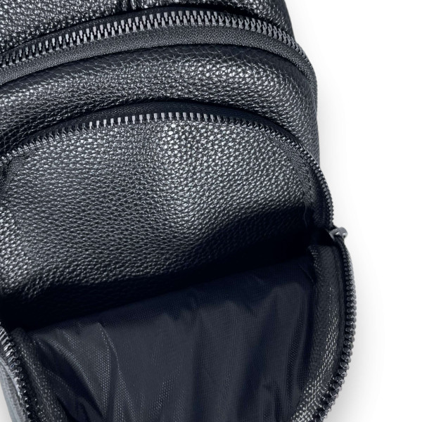 Сумка-слинг из экокожи на два отделения, один фронтальный карман, черная Сумка-слинг из экокожи на два отделения, один фронтальный карман, черная