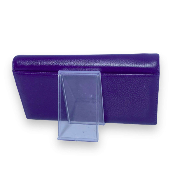 Женский кошелек из натуральной кожи, три отделения, фиолетового цвета. Женский кошелек из натуральной кожи, три отделения, фиолетового цвета.