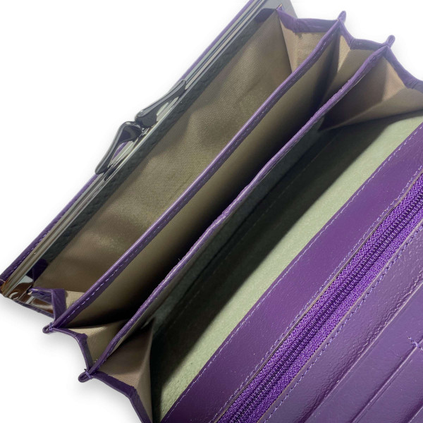 Женский кошелек из натуральной кожи, три отделения, фиолетового цвета. Женский кошелек из натуральной кожи, три отделения, фиолетового цвета.