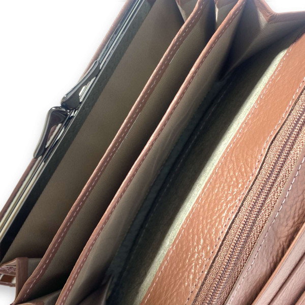 Стильный женский кошелек, кожаный, коричневый, 3 отделения для купюр Стильный женский кошелек, кожаный, коричневый, 3 отделения для купюр