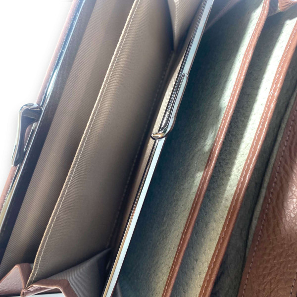 Стильный женский кошелек, кожаный, коричневый, 3 отделения для купюр Стильный женский кошелек, кожаный, коричневый, 3 отделения для купюр