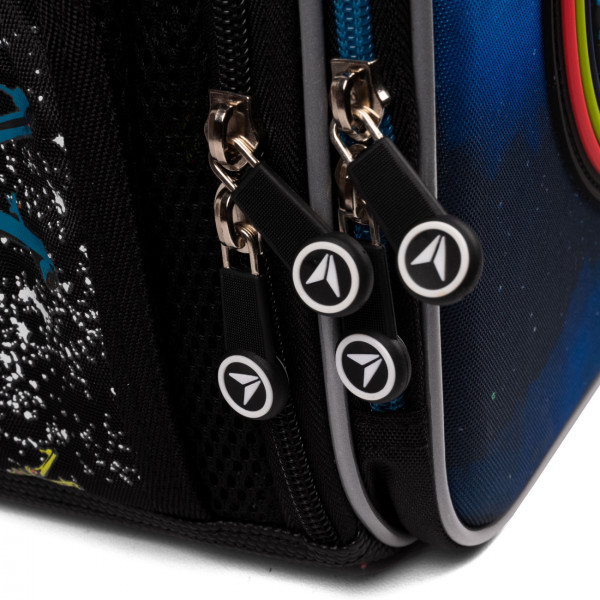 Ортопедический школьный рюкзак YES, полукаркасный на два отделения с фронтальными карманами. Ортопедический школьный рюкзак YES, полукаркасный на два отделения с фронтальными карманами.