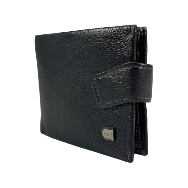 Мужской кошелек оснащен картхолдером, монетницей и зажимом для купюр, кожа