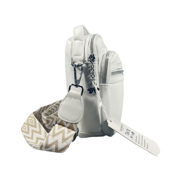 Компактна та комфортна жіноча сумка через плече на три відділення, біла Компактна та комфортна жіноча сумка через плече на три відділення, біла