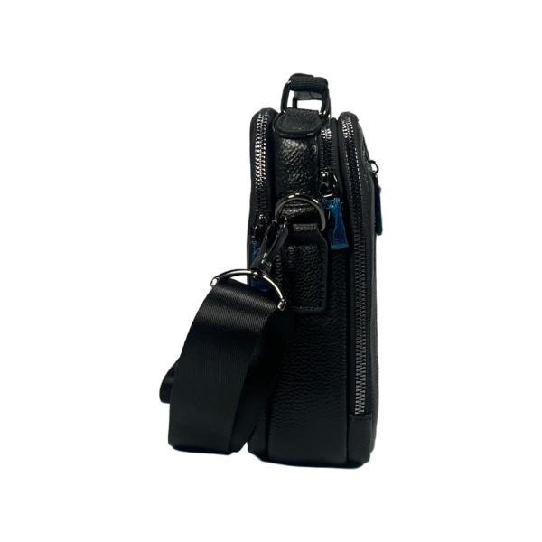 Комфортная и кожаная сумка через плечо на пять отделений, застежка на молнии, черная Комфортная и кожаная сумка через плечо на пять отделений, застежка на молнии, черная