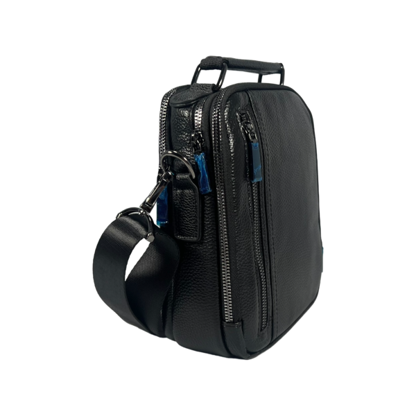 Комфортная и кожаная сумка через плечо на пять отделений, застежка на молнии, черная Комфортная и кожаная сумка через плечо на пять отделений, застежка на молнии, черная