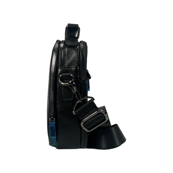 Комфортная и кожаная сумка через плечо на пять отделений, застежка на молнии, черная Комфортная и кожаная сумка через плечо на пять отделений, застежка на молнии, черная