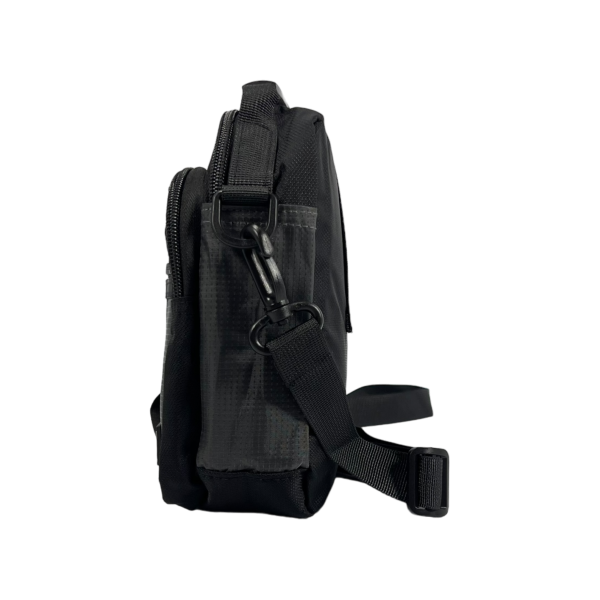 Сумка-барсетка через плечо из текстиля, три отделения, серая Сумка-барсетка через плечо из текстиля, три отделения, серая