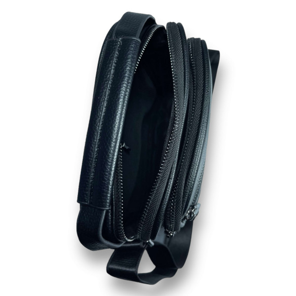 Сумка через плечо из кожзама, 1 отделение, 3 фронтальных кармана, черный Сумка через плечо из кожзама, 1 отделение, 3 фронтальных кармана, черный