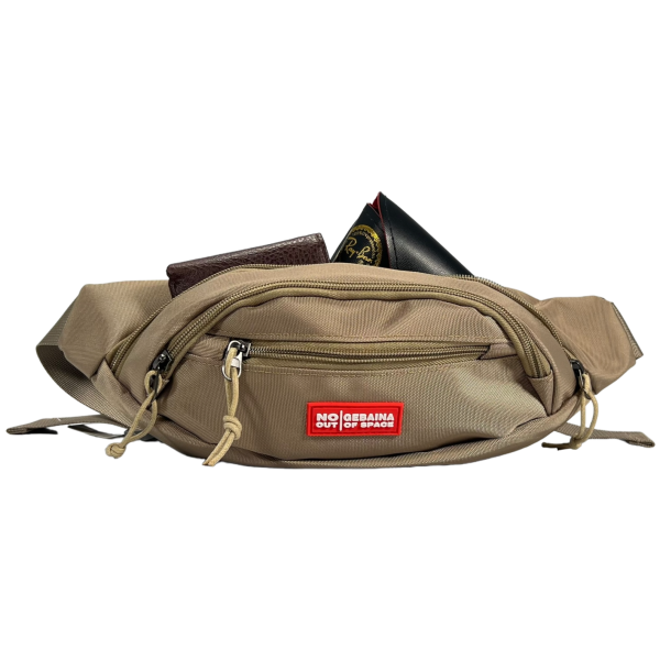 Сумка-бананка на три отделения бежевого цвета с застежкой на молнии Сумка-бананка на три отделения бежевого цвета с застежкой на молнии