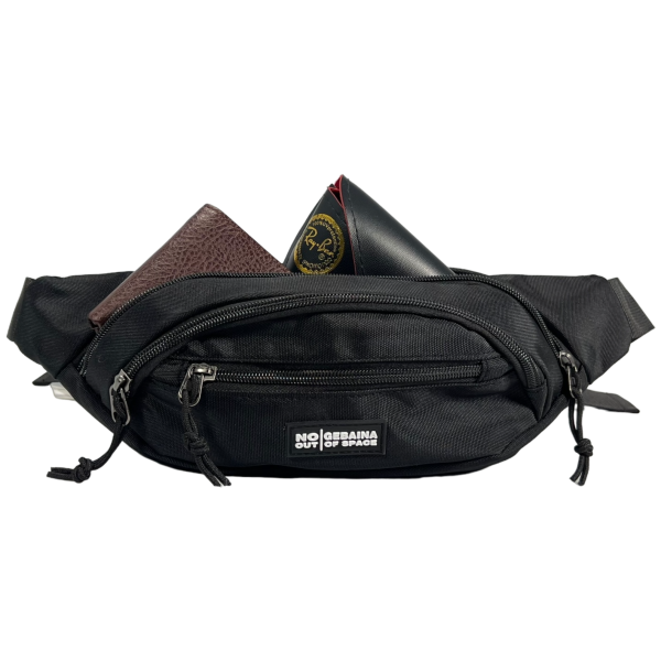 Сумка-бананка на три отделения черного цвета Сумка-бананка на три отделения черного цвета