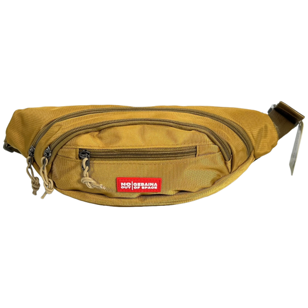 Сумка-бананка на три отделения, имеет приятный горчично-золотой цвет