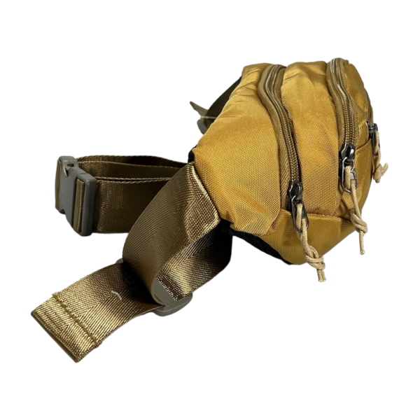 Сумка-бананка на три отделения, имеет приятный горчично-золотой цвет Сумка-бананка на три отделения, имеет приятный горчично-золотой цвет