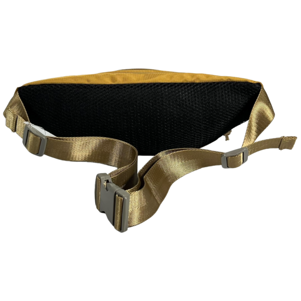 Сумка-бананка на три отделения, имеет приятный горчично-золотой цвет Сумка-бананка на три отделения, имеет приятный горчично-золотой цвет