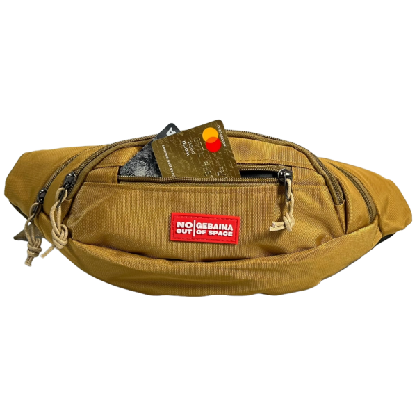 Сумка-бананка на три отделения, имеет приятный горчично-золотой цвет Сумка-бананка на три отделения, имеет приятный горчично-золотой цвет