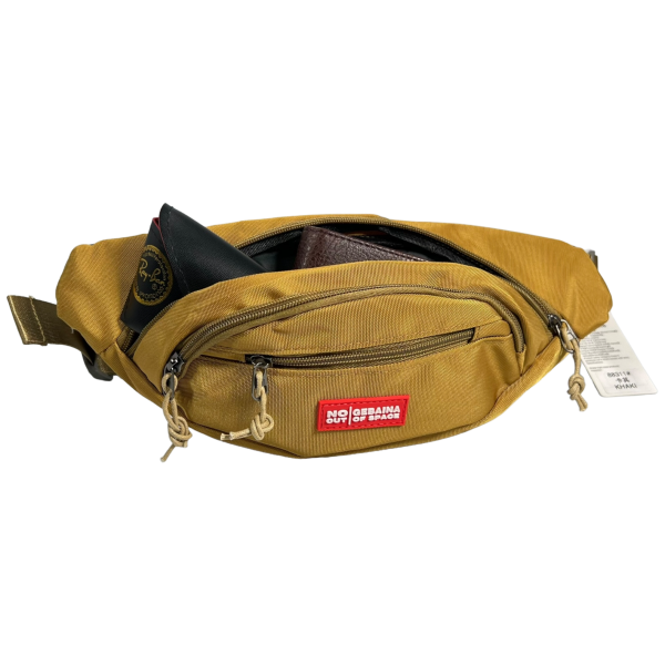 Сумка-бананка на три отделения, имеет приятный горчично-золотой цвет Сумка-бананка на три отделения, имеет приятный горчично-золотой цвет