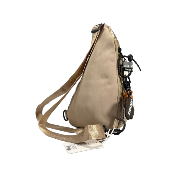 Стильная сумка-слинг на два отделения бежевого цвета Стильная сумка-слинг на два отделения бежевого цвета