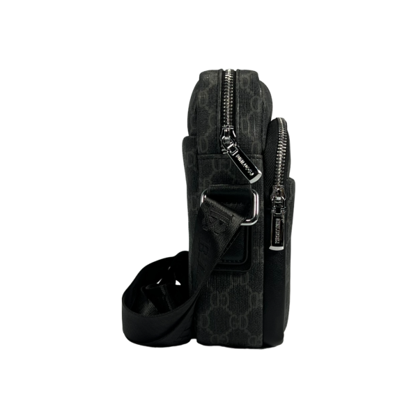 Сумка через плечо – стильный аксессуар для современного мужчины, серого цвета Сумка через плечо – стильный аксессуар для современного мужчины, серого цвета