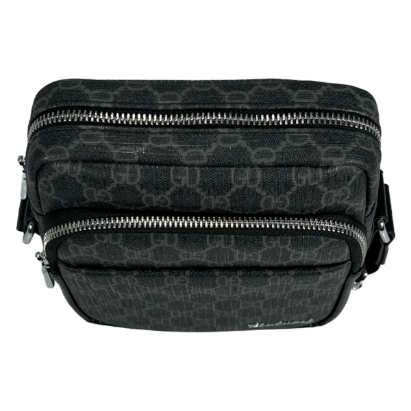 Сумка через плечо – стильный аксессуар для современного мужчины, серого цвета Сумка через плечо – стильный аксессуар для современного мужчины, серого цвета