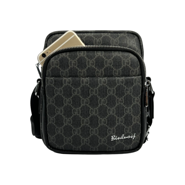 Сумка через плечо – стильный аксессуар для современного мужчины, серого цвета Сумка через плечо – стильный аксессуар для современного мужчины, серого цвета