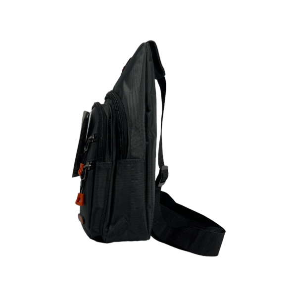 Сумка-слинг с выходом для наушников на четыре отделения, черная