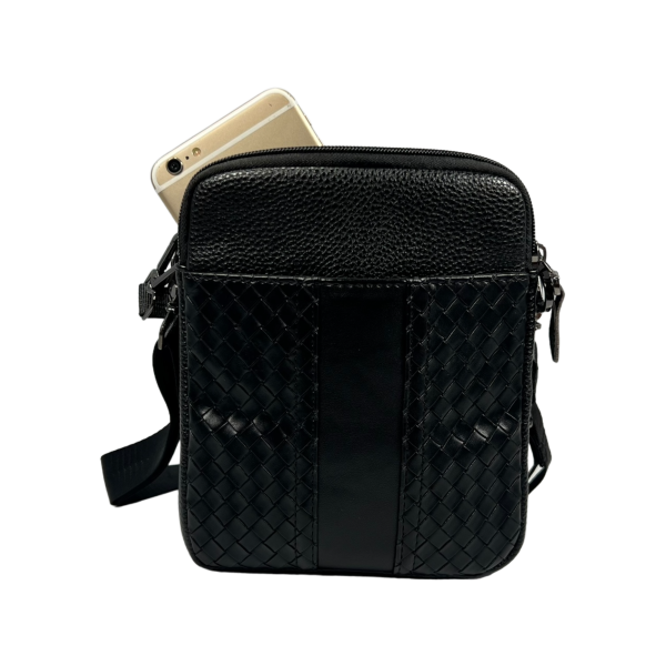 Стильная и практичная сумка-барсетка через плечо, 4 отделения, цвет черный Стильная и практичная сумка-барсетка через плечо, 4 отделения, цвет черный