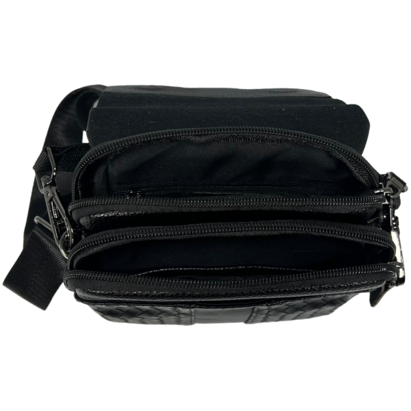 Стильная и практичная сумка-барсетка через плечо, 4 отделения, цвет черный Стильная и практичная сумка-барсетка через плечо, 4 отделения, цвет черный
