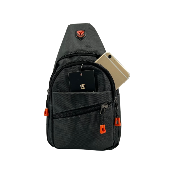 Удобная сумка-слинг на три отделения серого цвета Удобная сумка-слинг на три отделения серого цвета