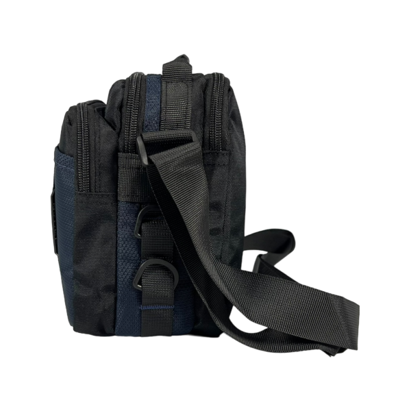 Коипактная и функциональная сумка через плечо на четыре отделения, 3 л, синяя Коипактная и функциональная сумка через плечо на четыре отделения, 3 л, синяя