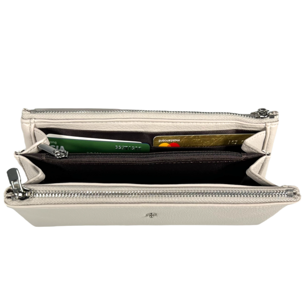 Кошелек из экокожи молочного цвета с кнопочной застежкой Кошелек из экокожи молочного цвета с кнопочной застежкой