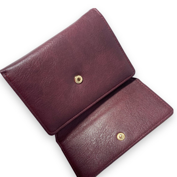 Женский кошелек Saralyn экокожа 1 отделение 5 ячеек для карт размер: 13*10*2 см бордо+коричневый Женский кошелек Saralyn экокожа 1 отделение 5 ячеек для карт размер: 13*10*2 см бордо+коричневый